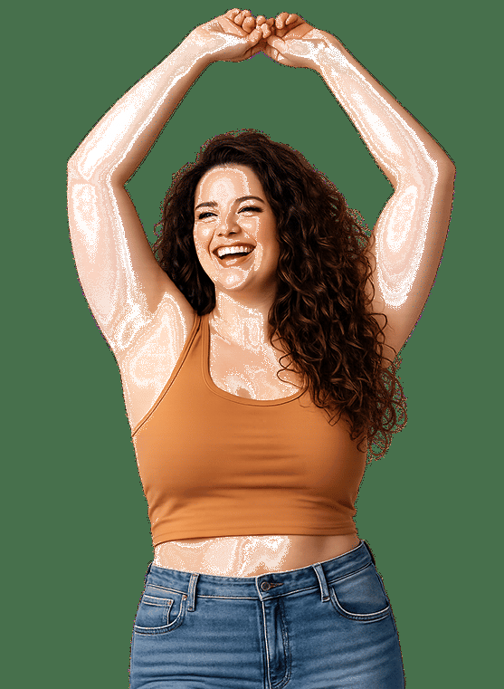 Mujer sonriendo, paciente de telemedicina