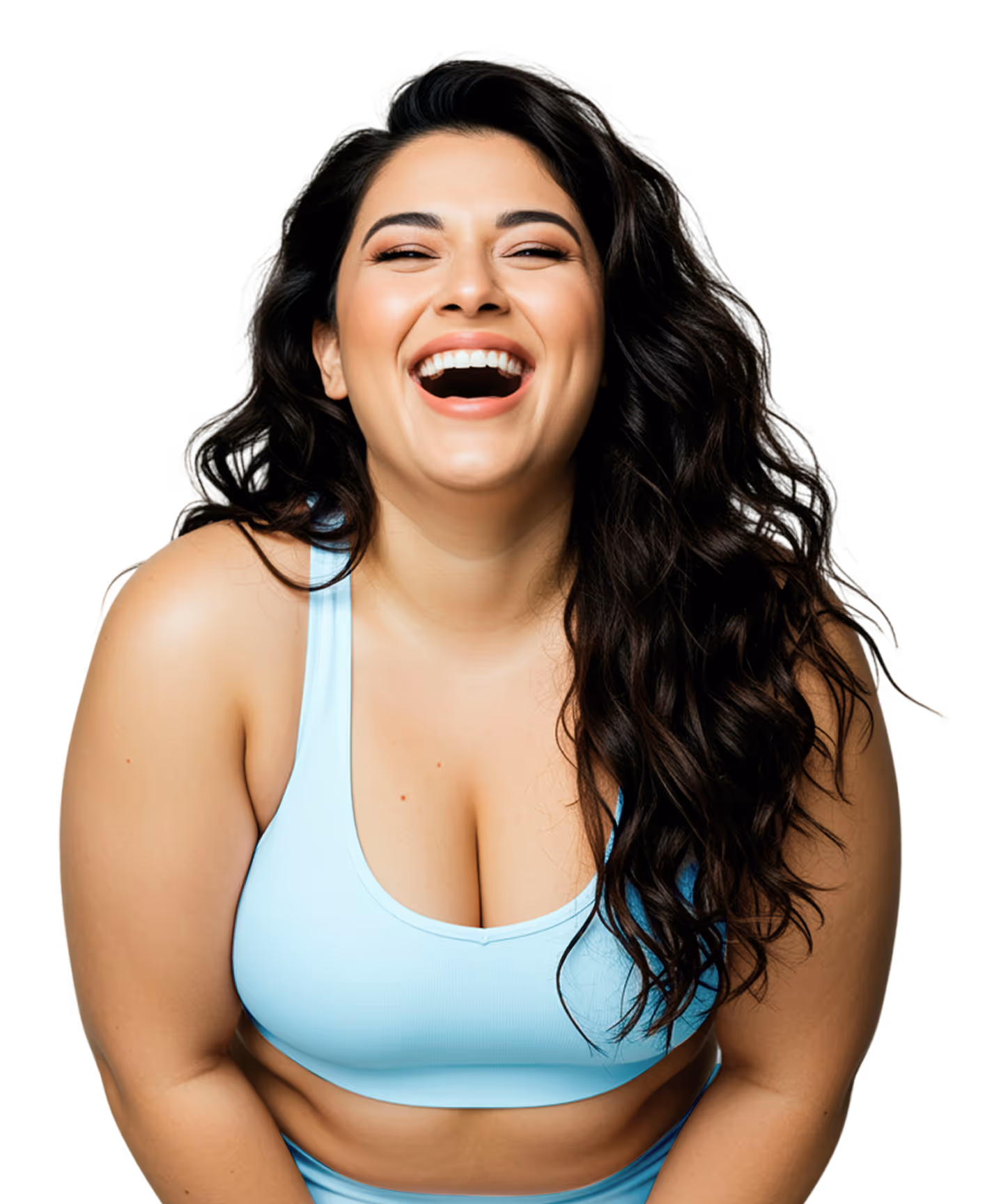 Una mujer sonriendo, apoyada y relajada